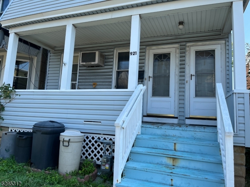 Property Photo:  921 South St  NJ 07202 