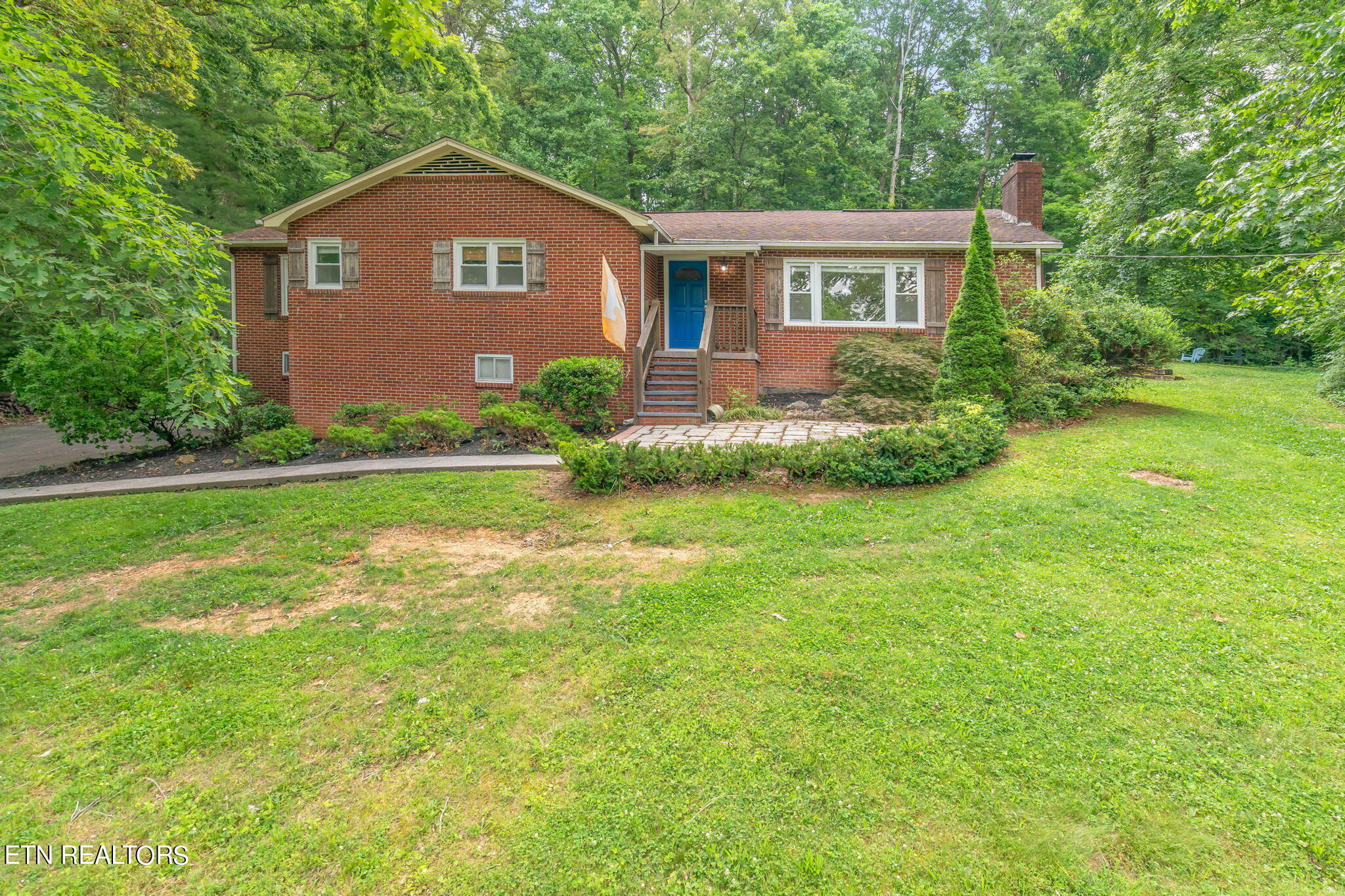 4718 W Sunset Drive  Knoxville TN 37914 photo