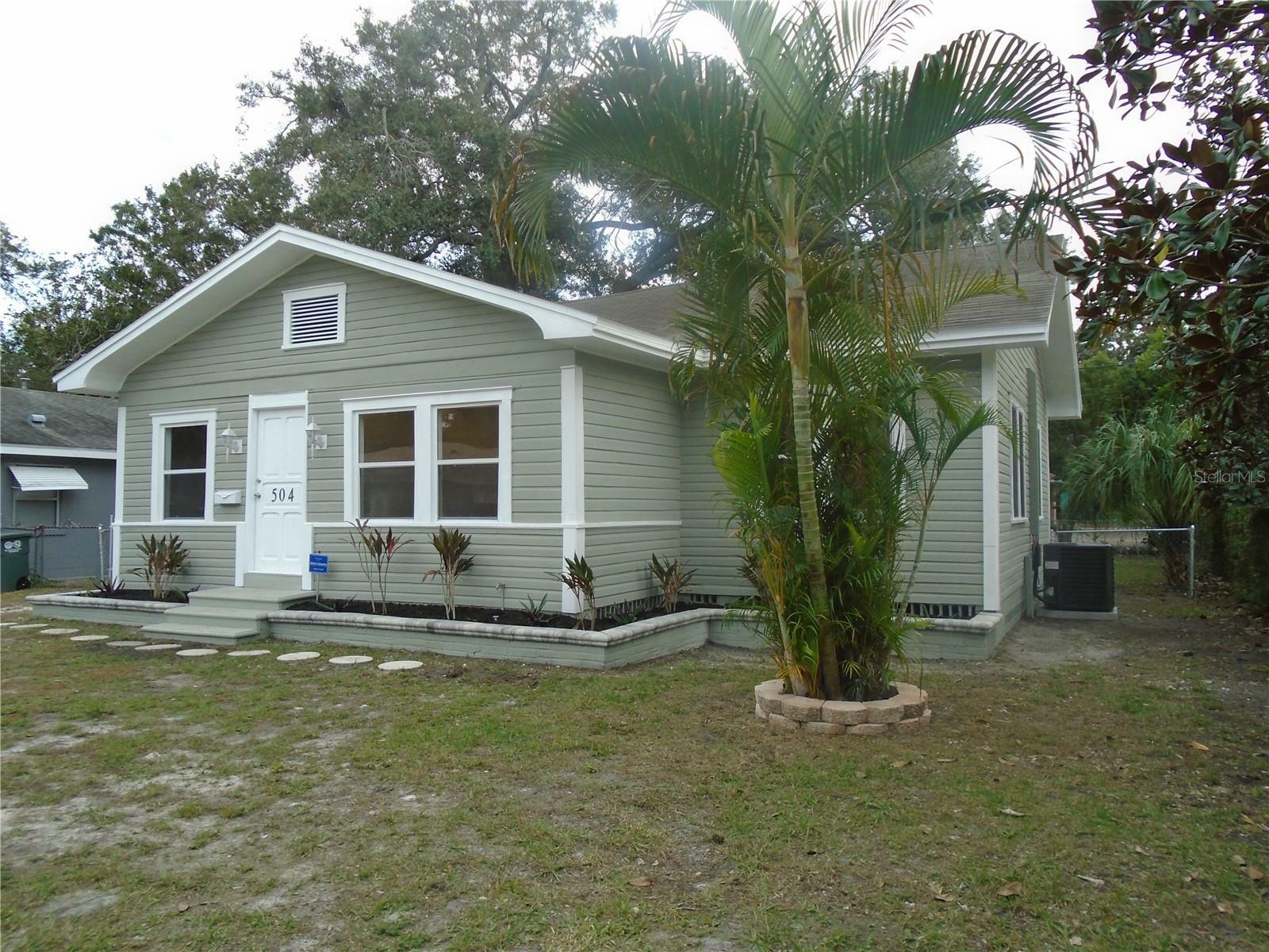 Property Photo:  504 4th Avenue E  FL 34208 