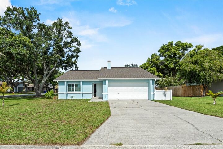 Property Photo:  5902 N Fork Court  FL 33809 