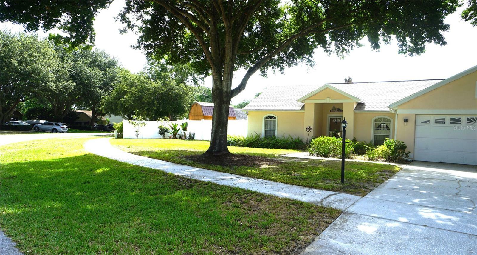 Property Photo:  815 Elm Forest  FL 34715 