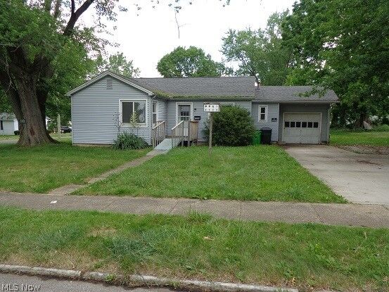 Property Photo:  519 W Oak Street  OH 44667