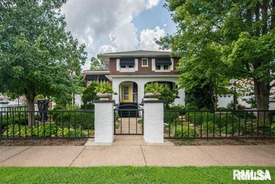 Property Photo: 521 S Park Avenue IL 62948