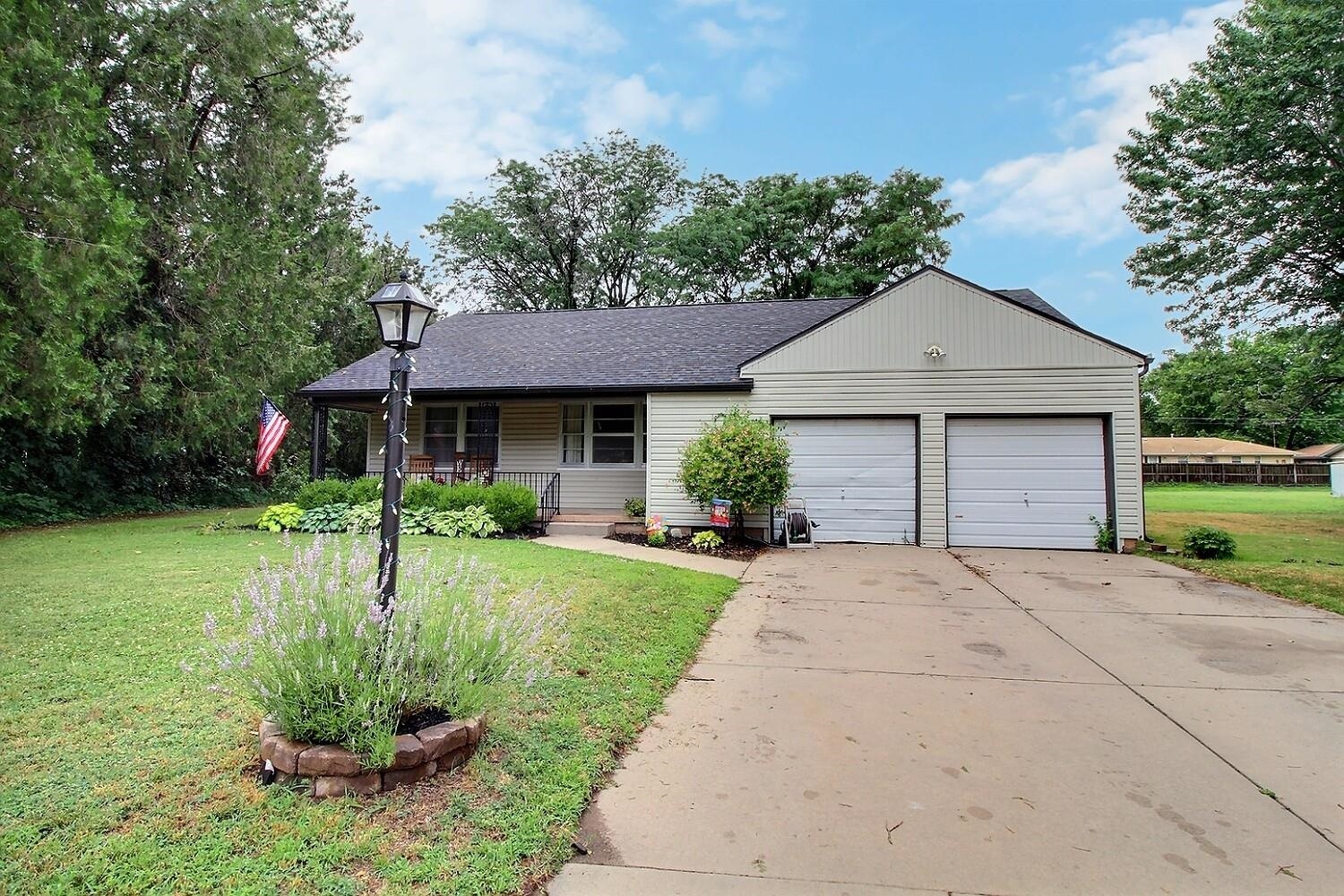 Property Photo:  1701 N Richmond  KS 67203 