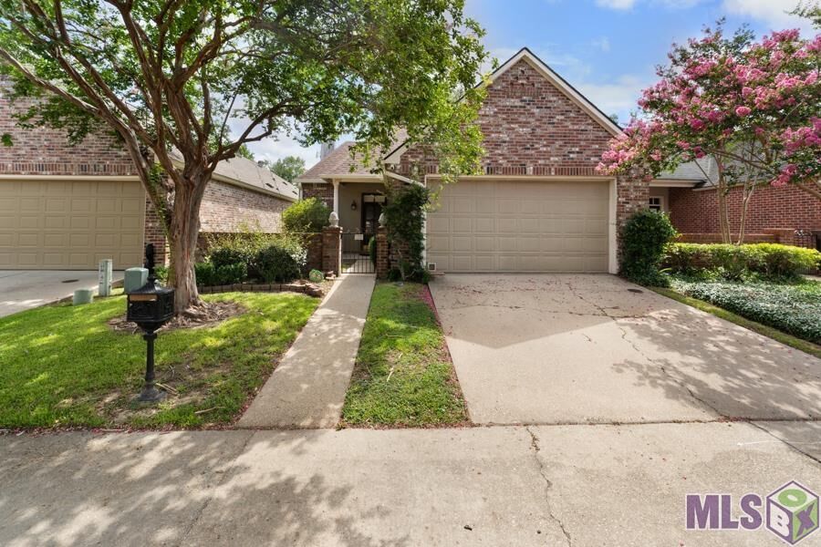 Property Photo: 3937 Garden View Dr LA 70809