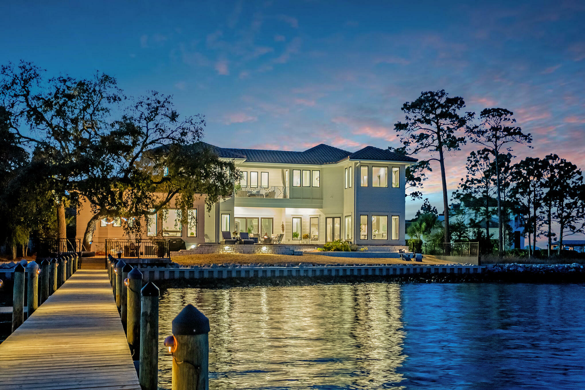 Property Photo:  1807 Driftwood Point Rd Road  FL 32459 