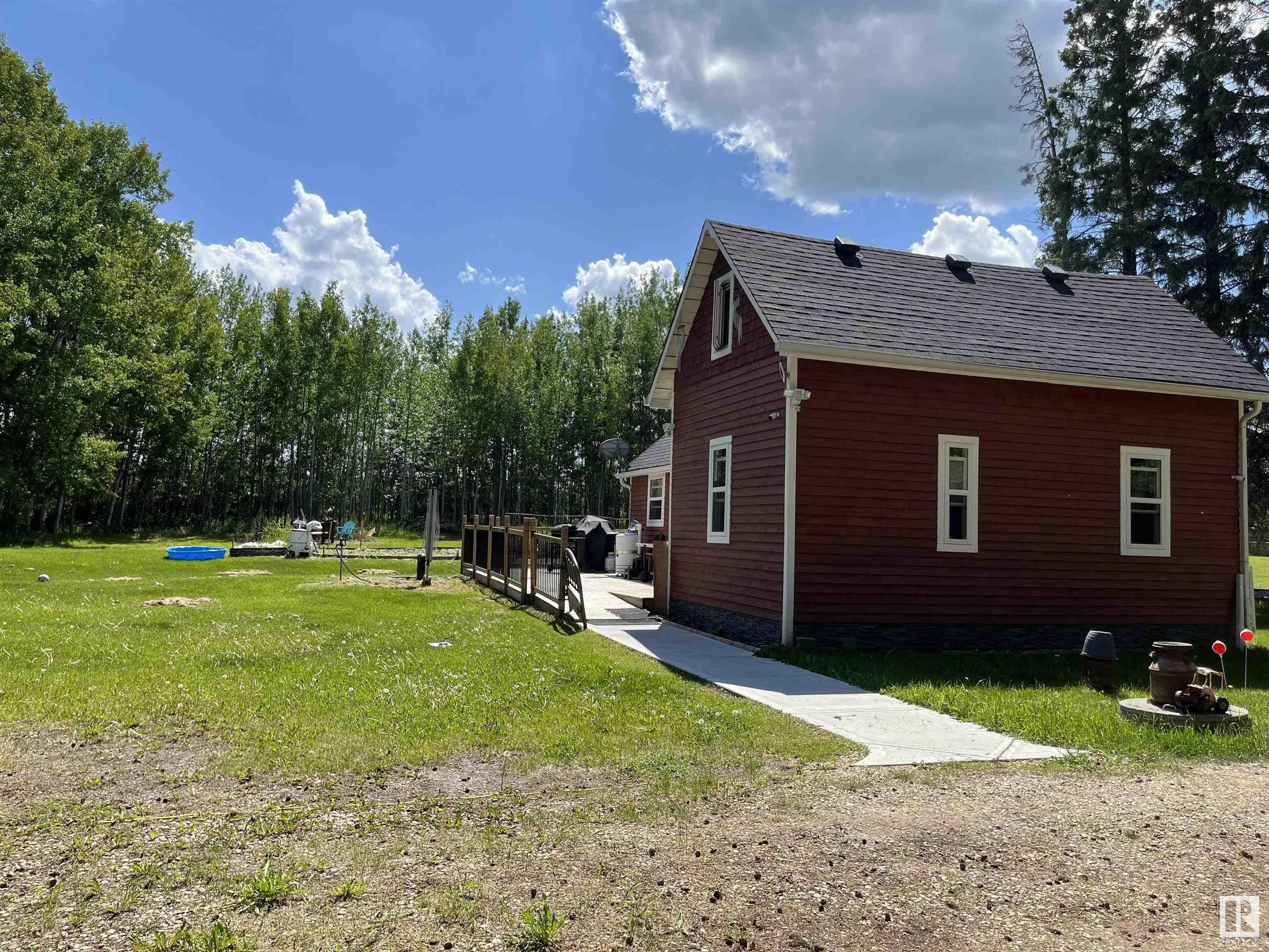 Property Photo:  56115 Rge Rd 53A  AB T0E 0J0 