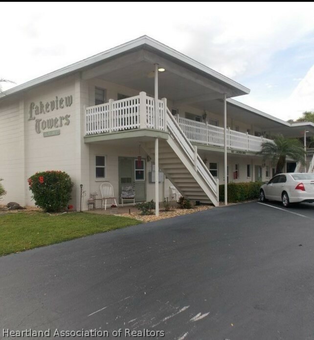 Property Photo:  1801 Lakeview Drive 302  FL 33870 