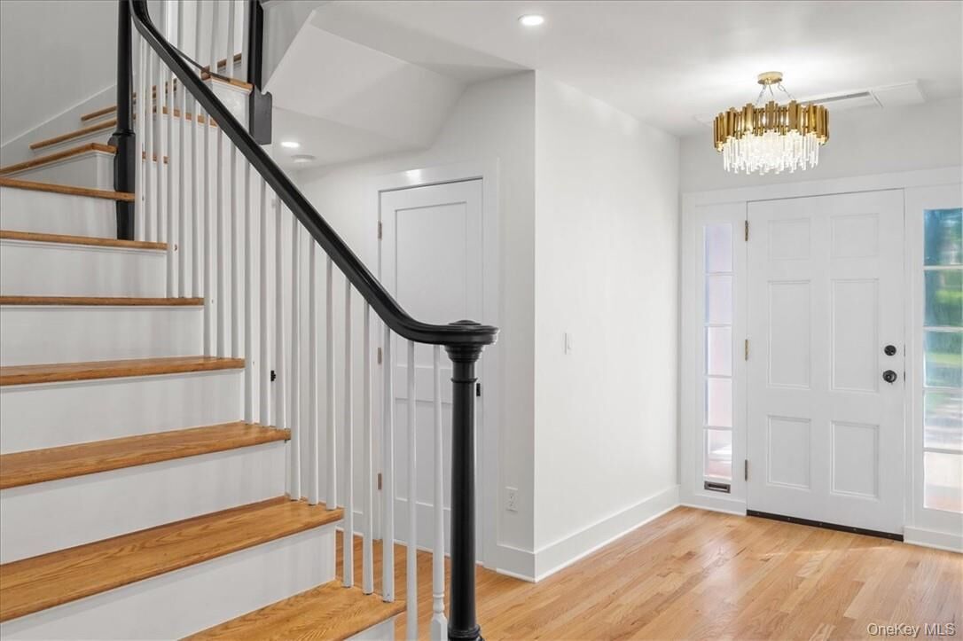 Property Photo:  4 Woodland Place  NY 10606 