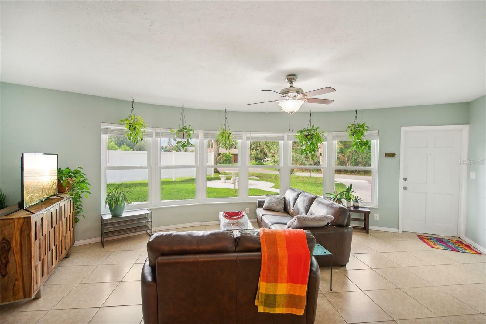 Property Photo: 907 E Rosedale Road FL 34293