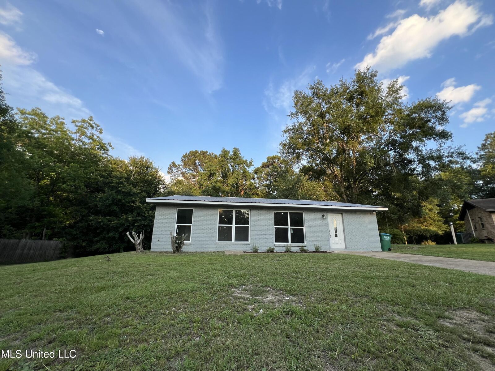 Property Photo:  2112 Woodside Drive  MS 39553 