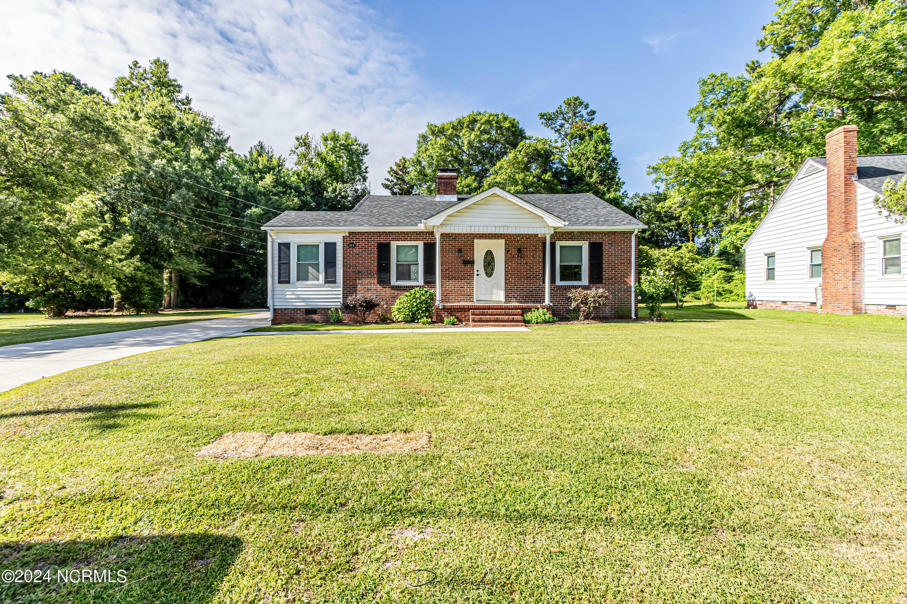 211 Brentwood Avenue  Jacksonville NC 28540 photo