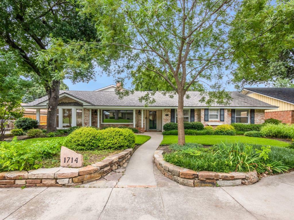 Property Photo:  1714 Post Oak Drive  TX 75061 