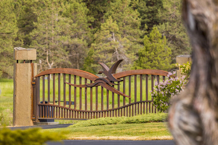 Property Photo: 1136 Red Willow Drive OR 97601