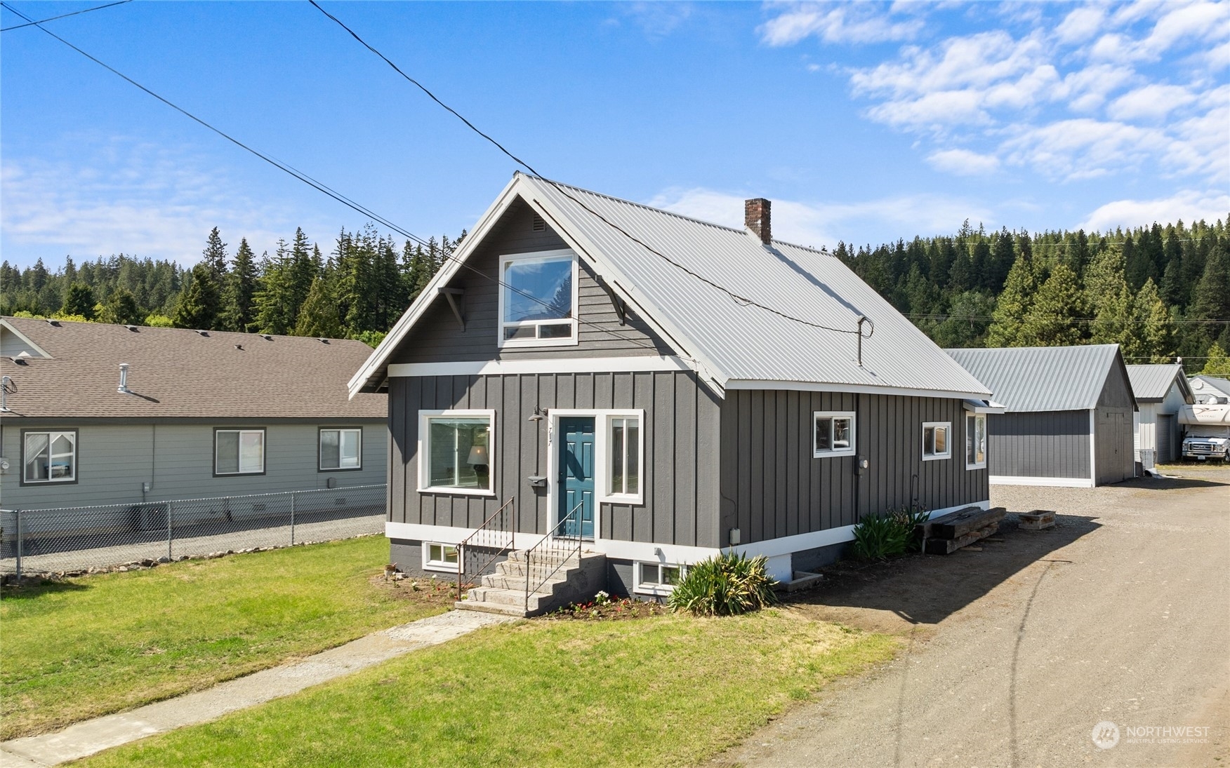 Property Photo:  717 E Second Street  WA 98922 