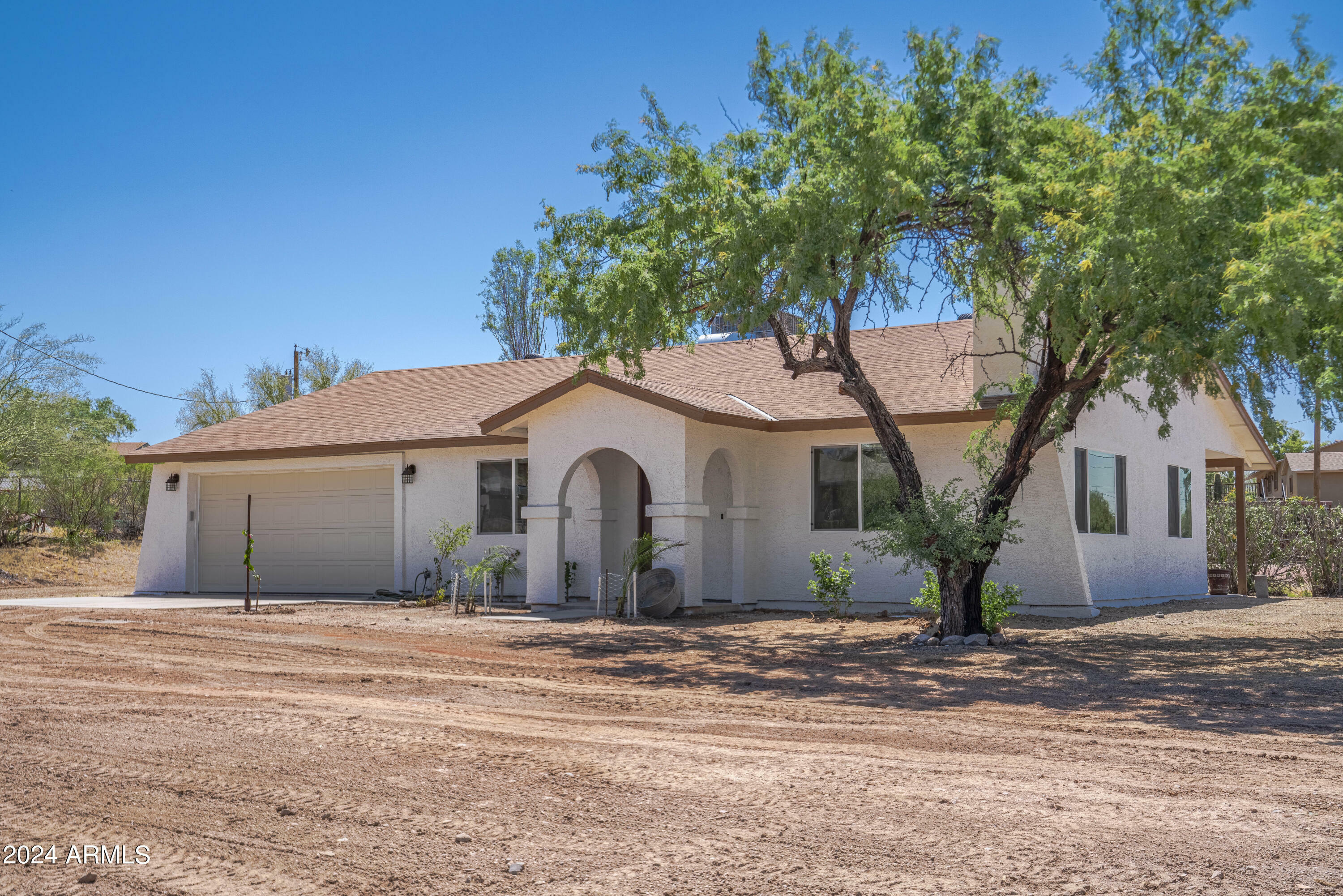 Property Photo:  905 Oasis Drive  AZ 85390 