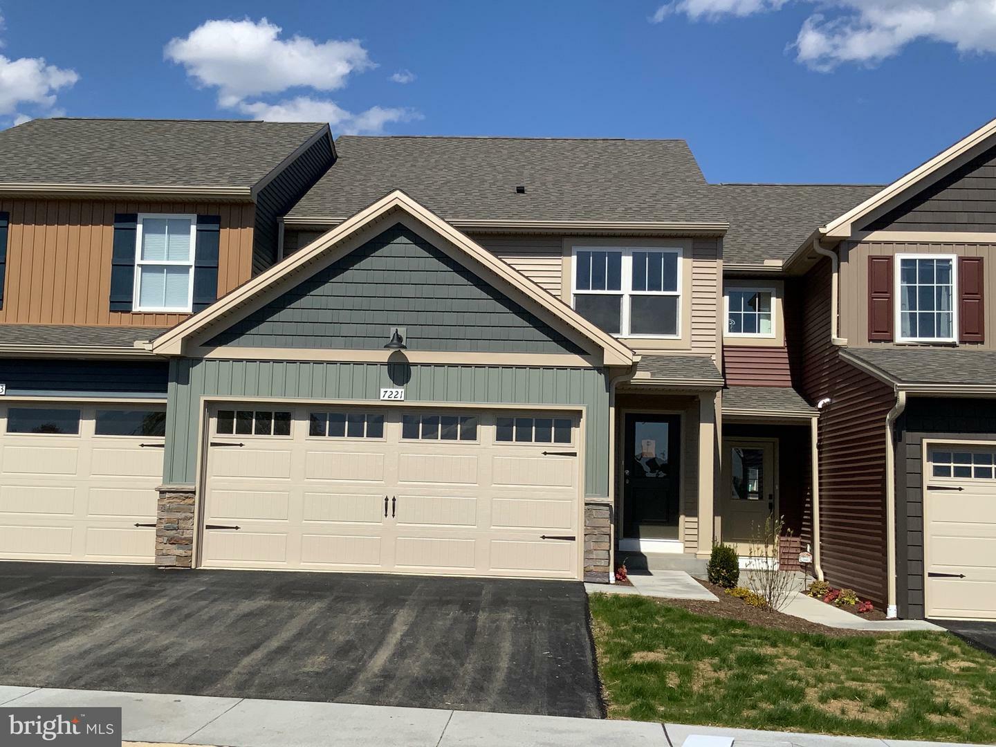 7412 Red Oak Ct  Harrisburg PA 17112 photo