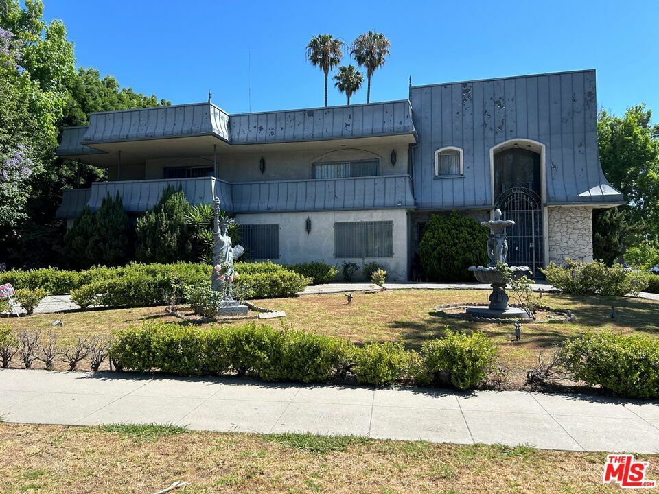 Property Photo: 602 N Beverly Dr CA 90210