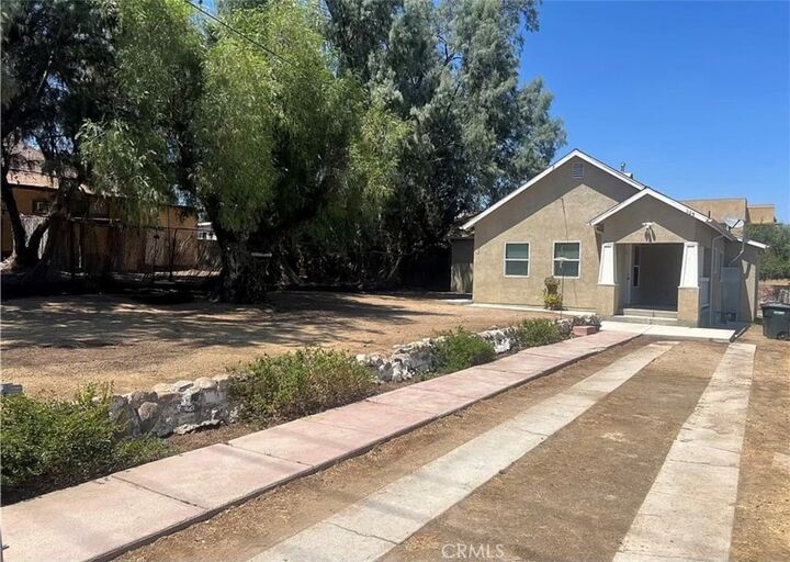 305 W Sumner Avenue  Lake Elsinore CA 92530 photo