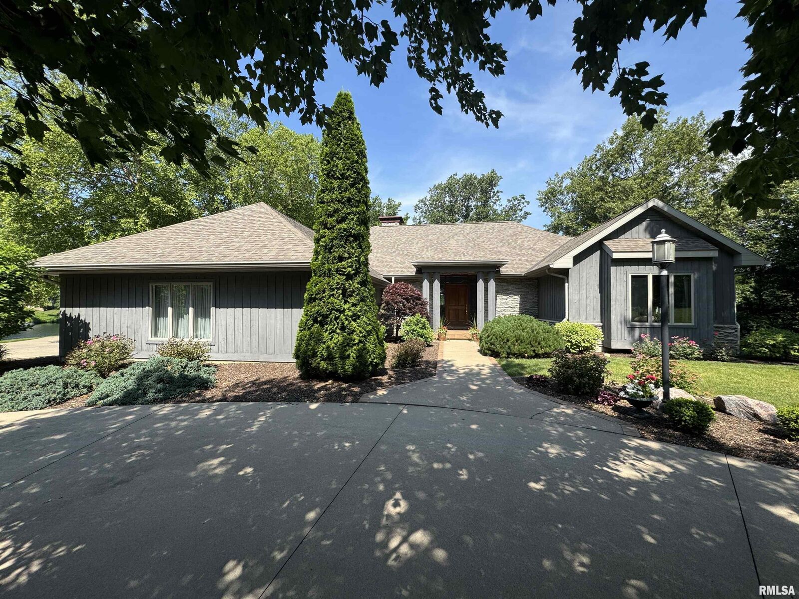 Property Photo: 517 Goodsill Drive IL 61430