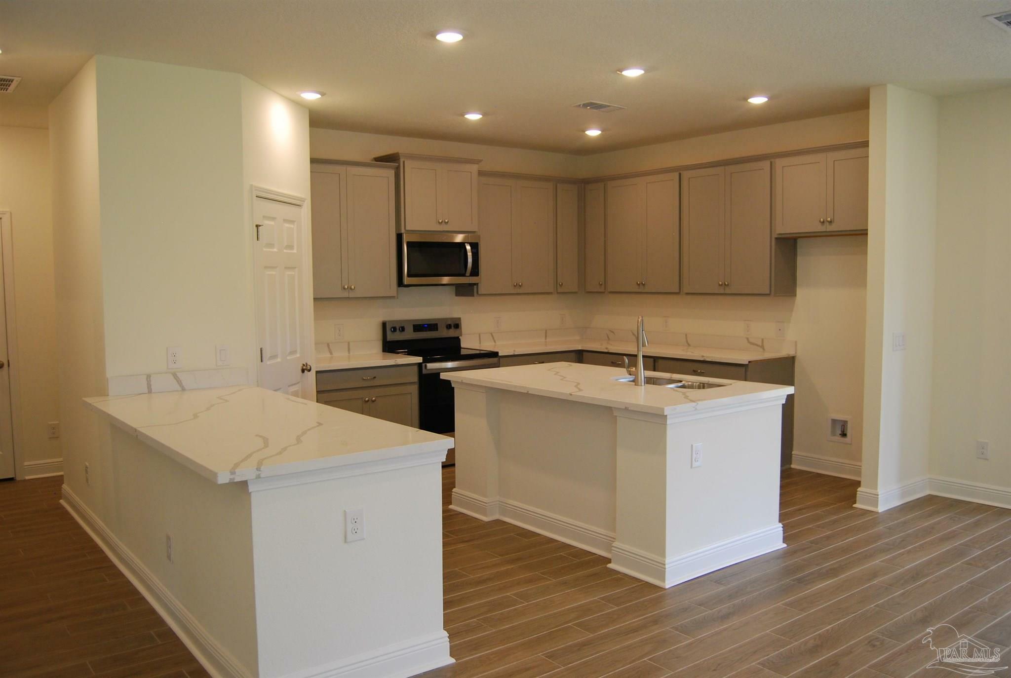 Property Photo:  4690 Sago Palm Cir  FL 32571 