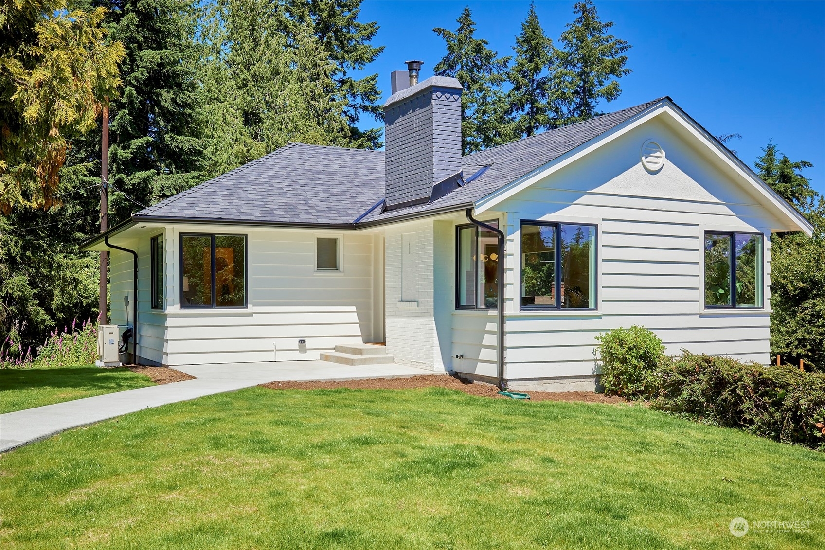 Property Photo:  13702 3rd Avenue NE A  WA 98125 