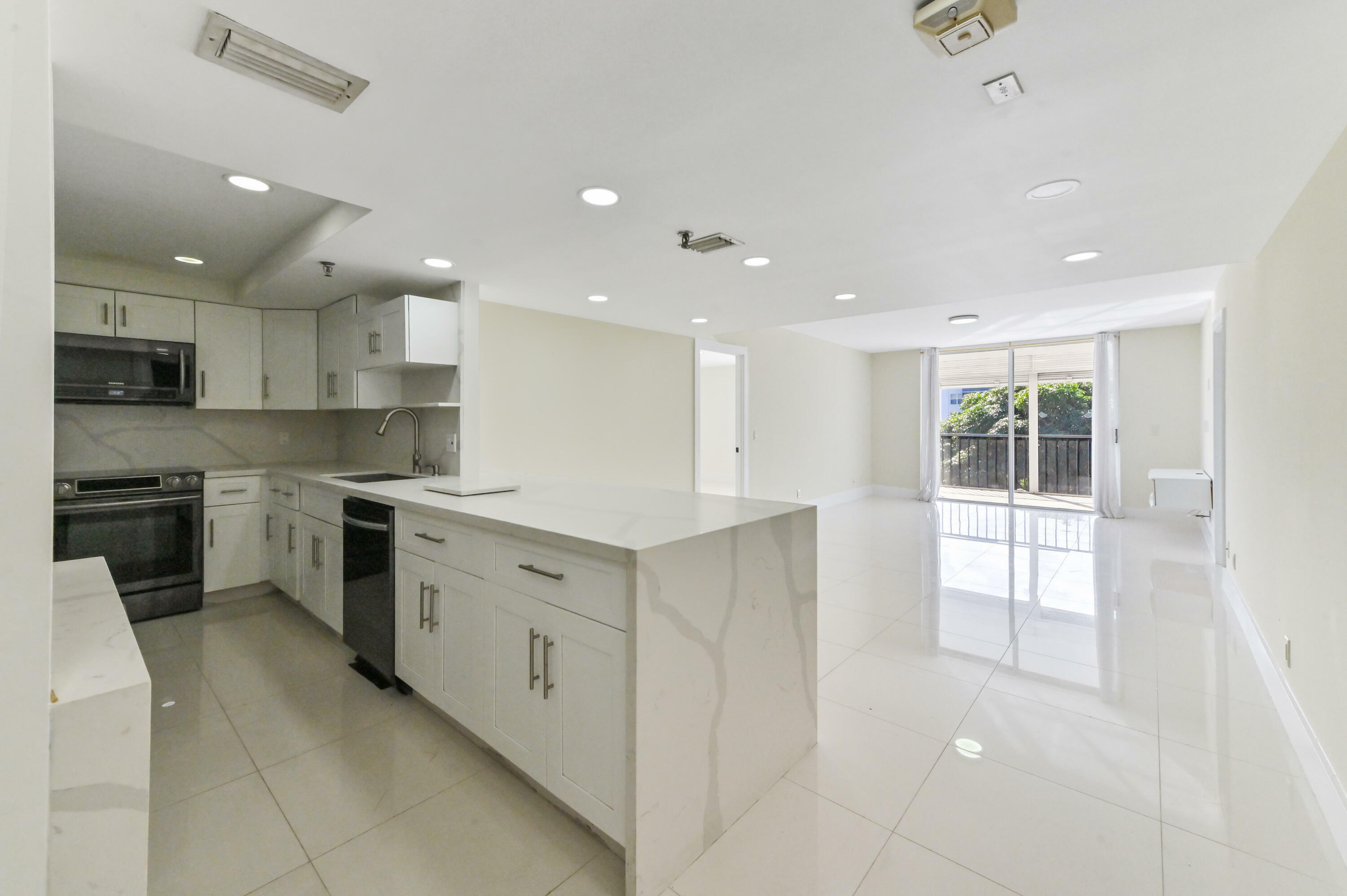Property Photo: 198 NW 67th Street 302 FL 33487