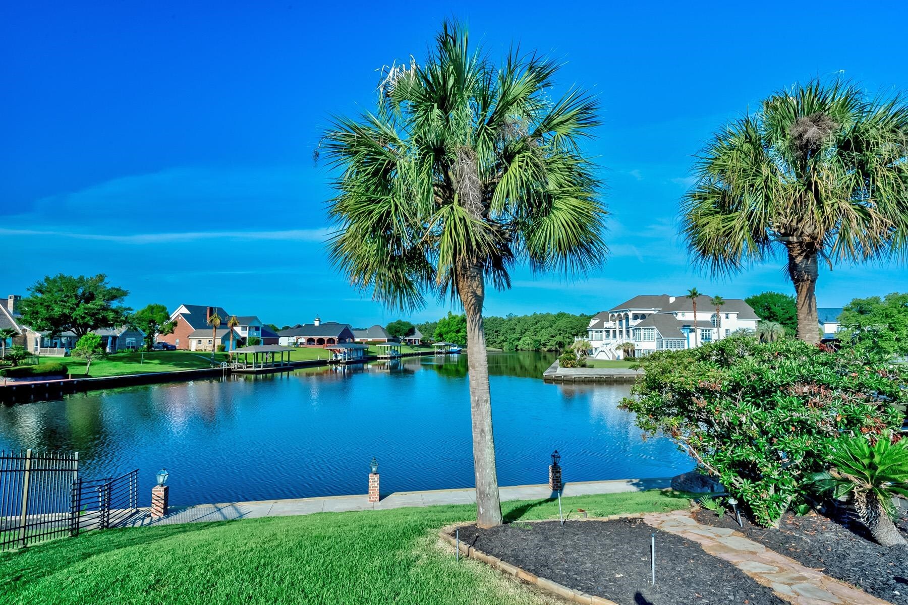 Property Photo: 125 Canvasback TX 77630