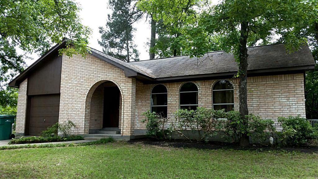 Property Photo: 240 N Forest Drive TX 77378