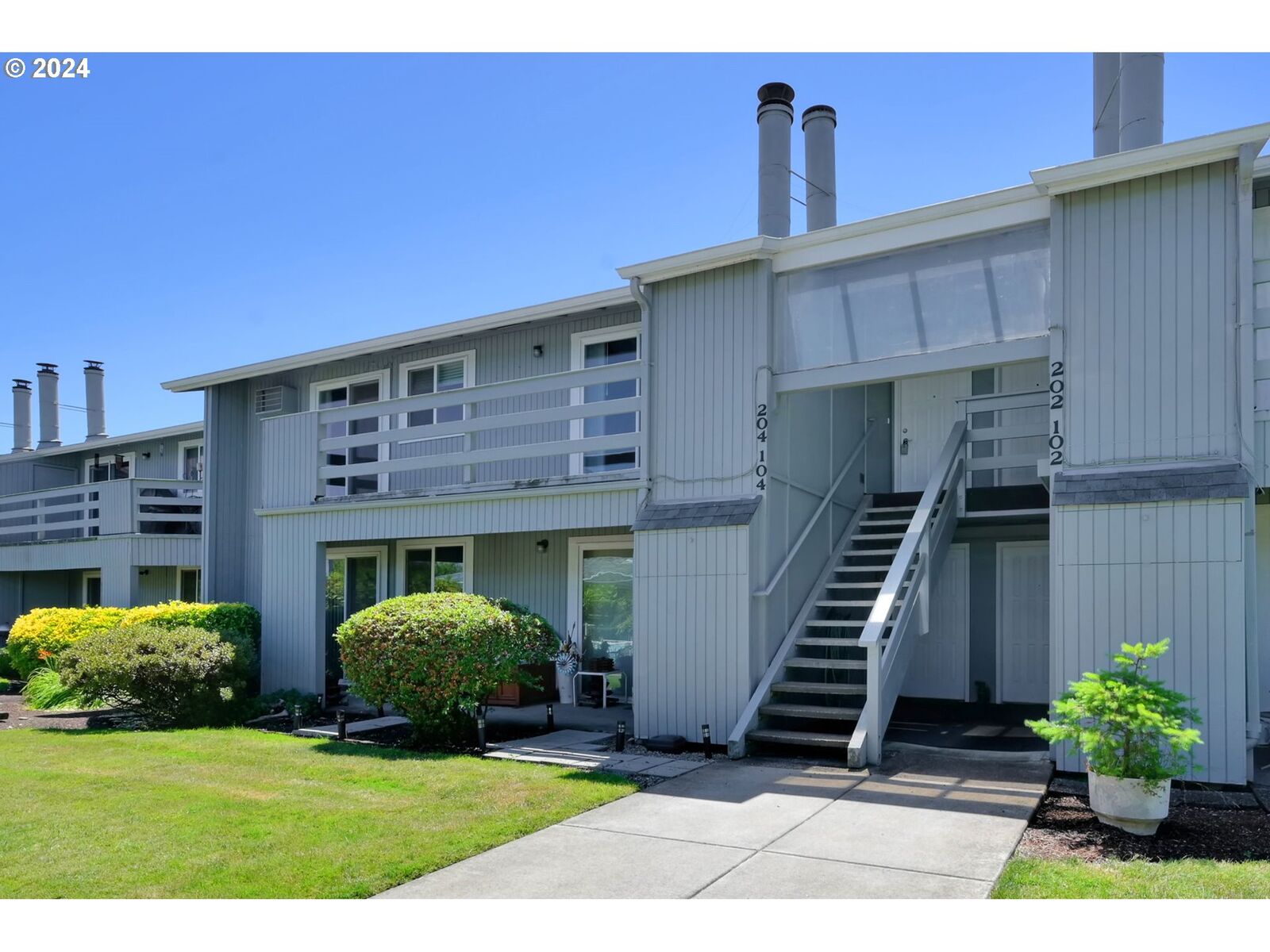 Property Photo: 650 Harlow Rd 204 OR 97477