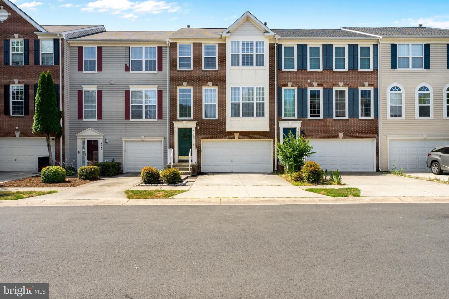 Property Photo:  42795 Shaler Street  VA 20152 