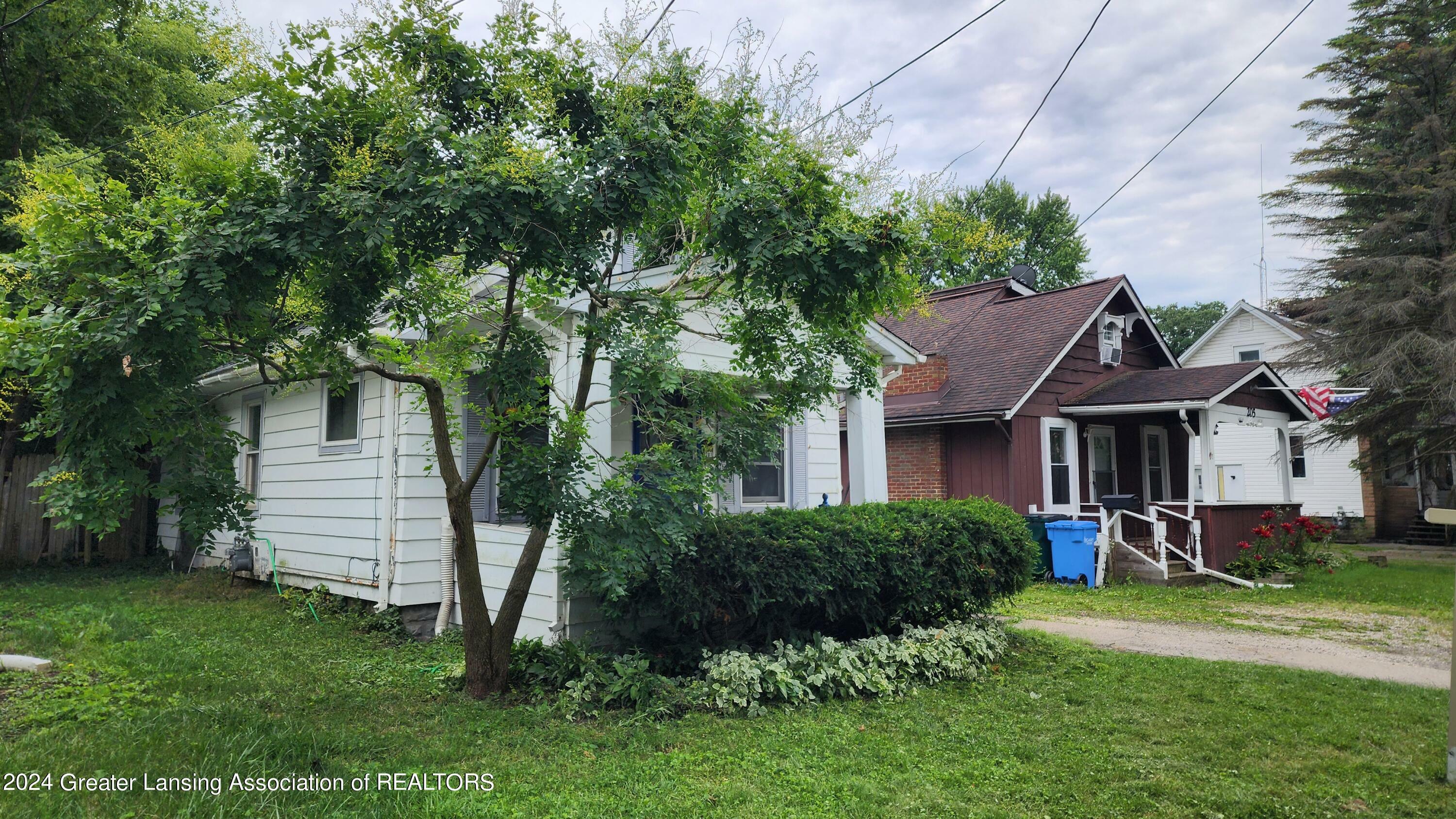 Property Photo:  201 W Hodge Avenue  MI 48910 