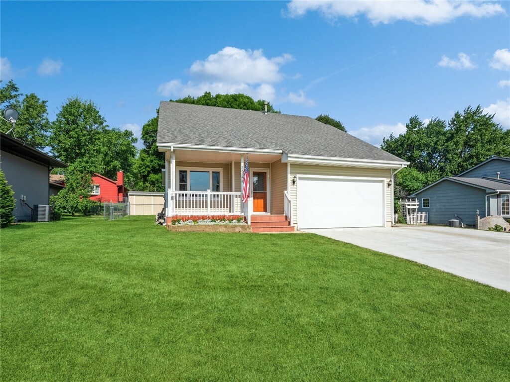 Property Photo:  3824 SE 26th Street  IA 50320 