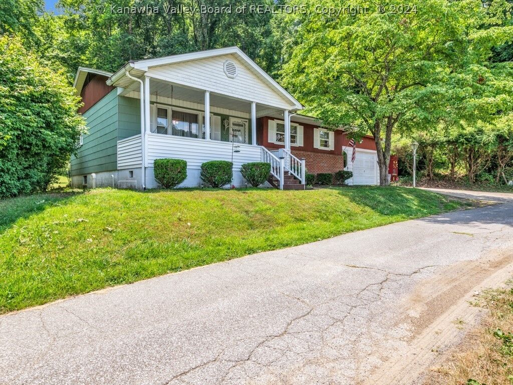 Property Photo:  110 Kanawha Avenue E  WV 25045 