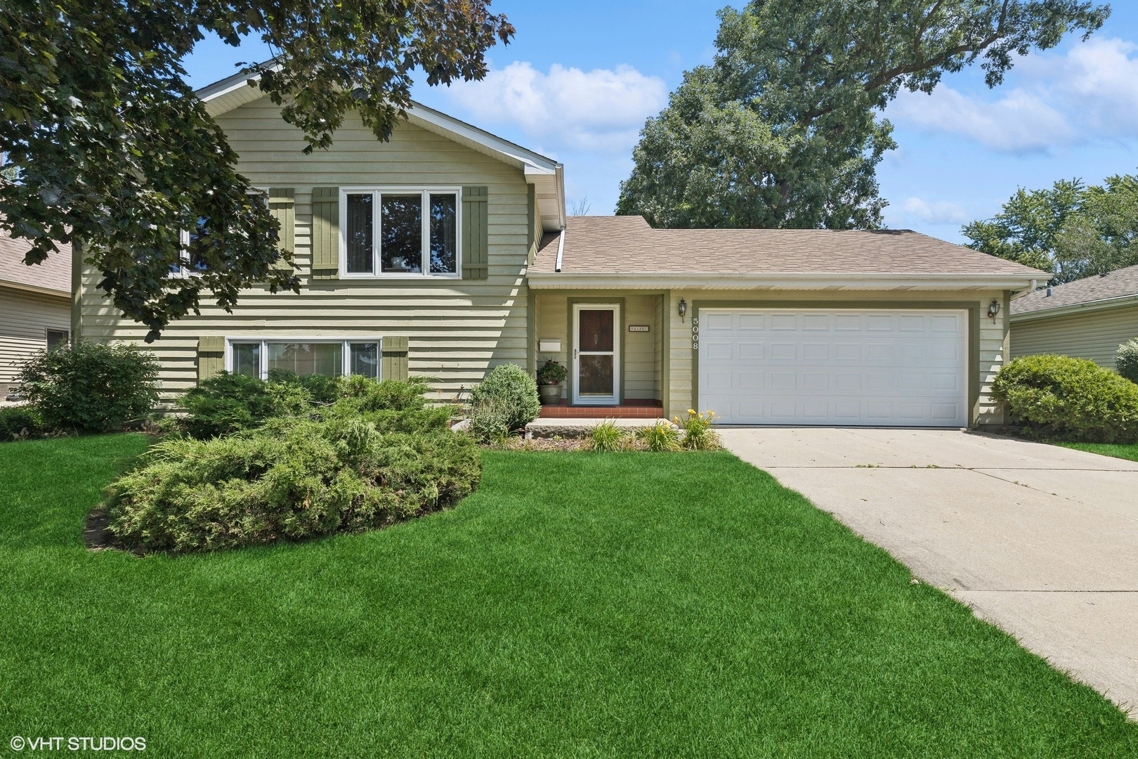 Property Photo:  5008 W Oakwood Drive  IL 60050 