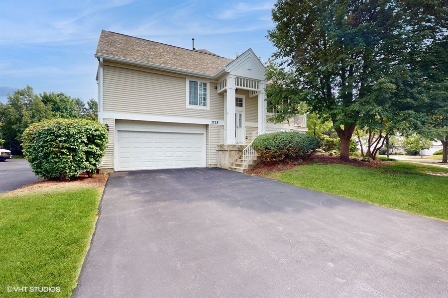 Property Photo:  1725 Sienna Court  IL 60090 