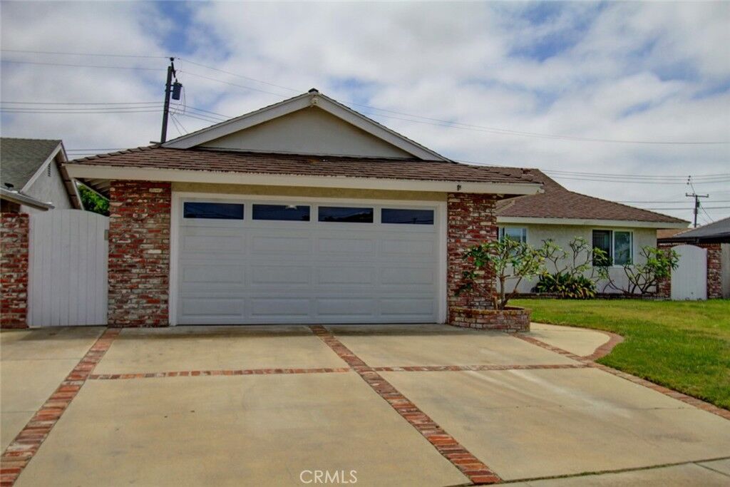 Property Photo:  8912 Bosun Circle  CA 92646 