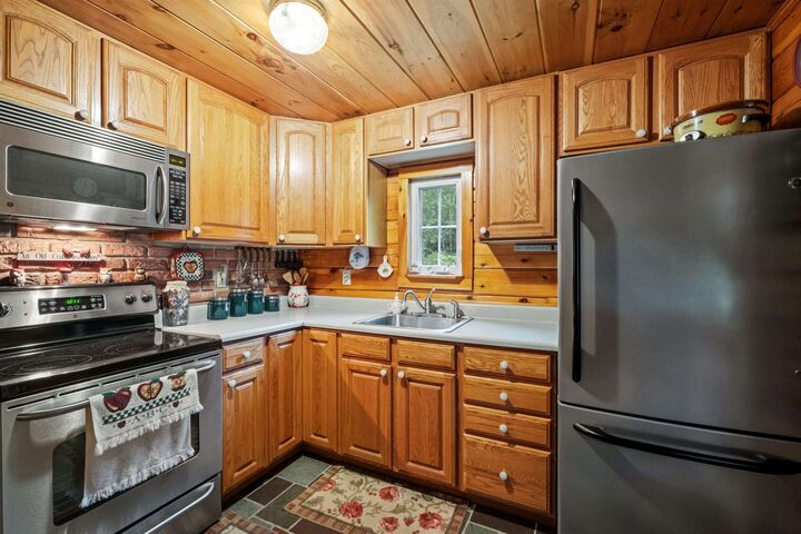 Property Photo: 33 Keyes Hollow Road NH 03607