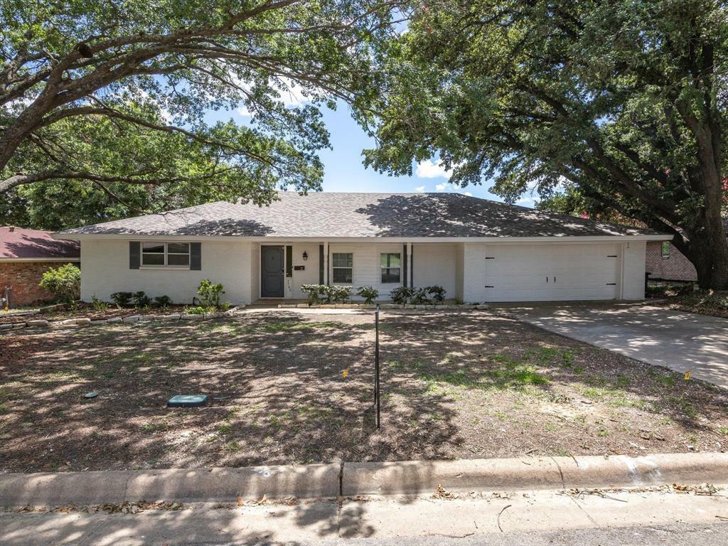 Property Photo:  3709 Ashford Avenue  TX 76133 