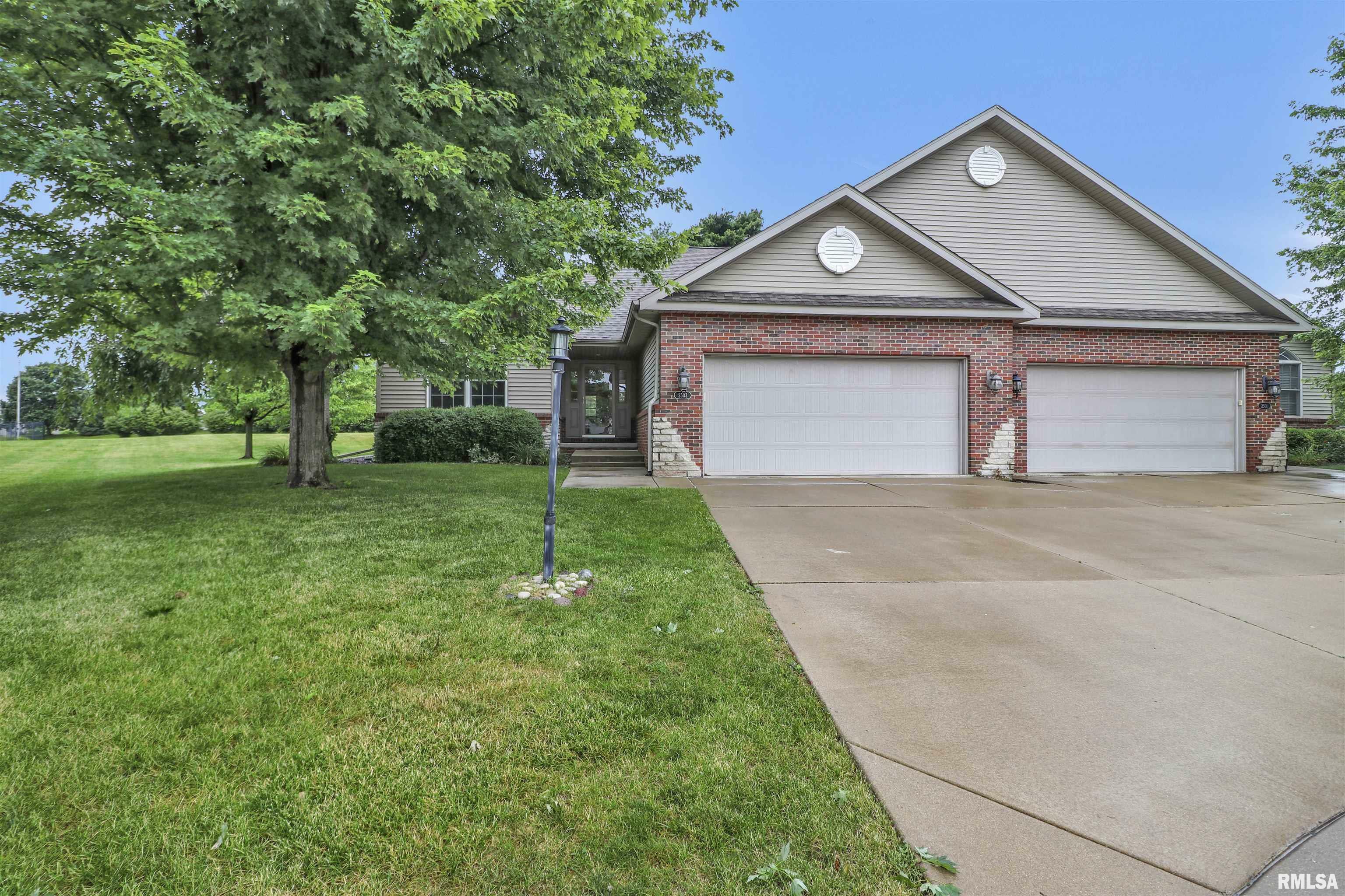 2503 W Stonehenge Court  Peoria IL 61615 photo