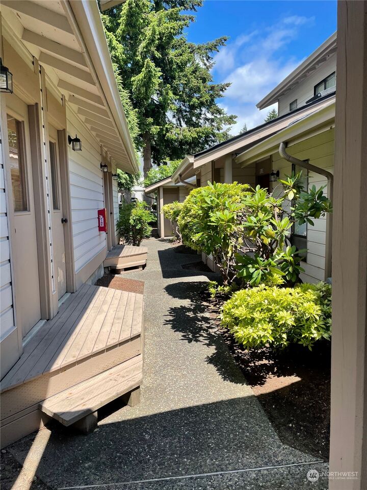 Property Photo:  10151 NE 137th Place 4  WA 98034 