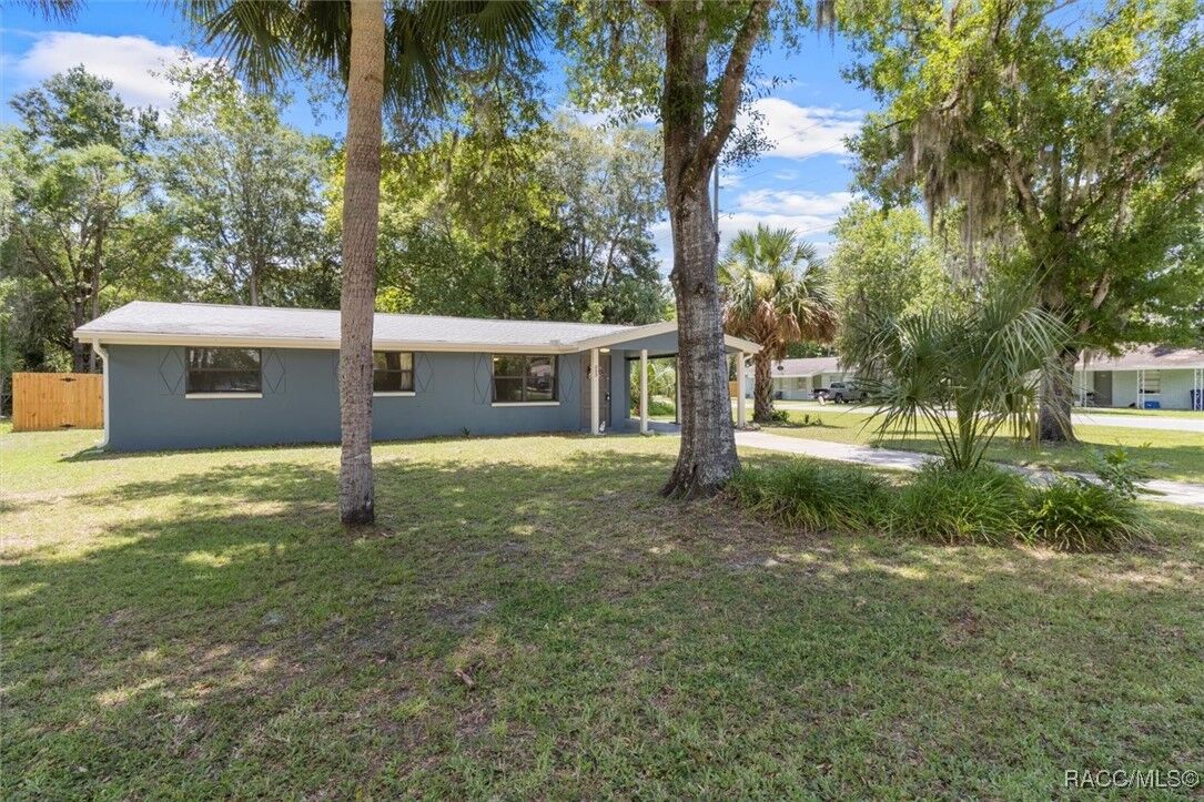 Property Photo:  803 NE 5th Avenue  FL 34428 