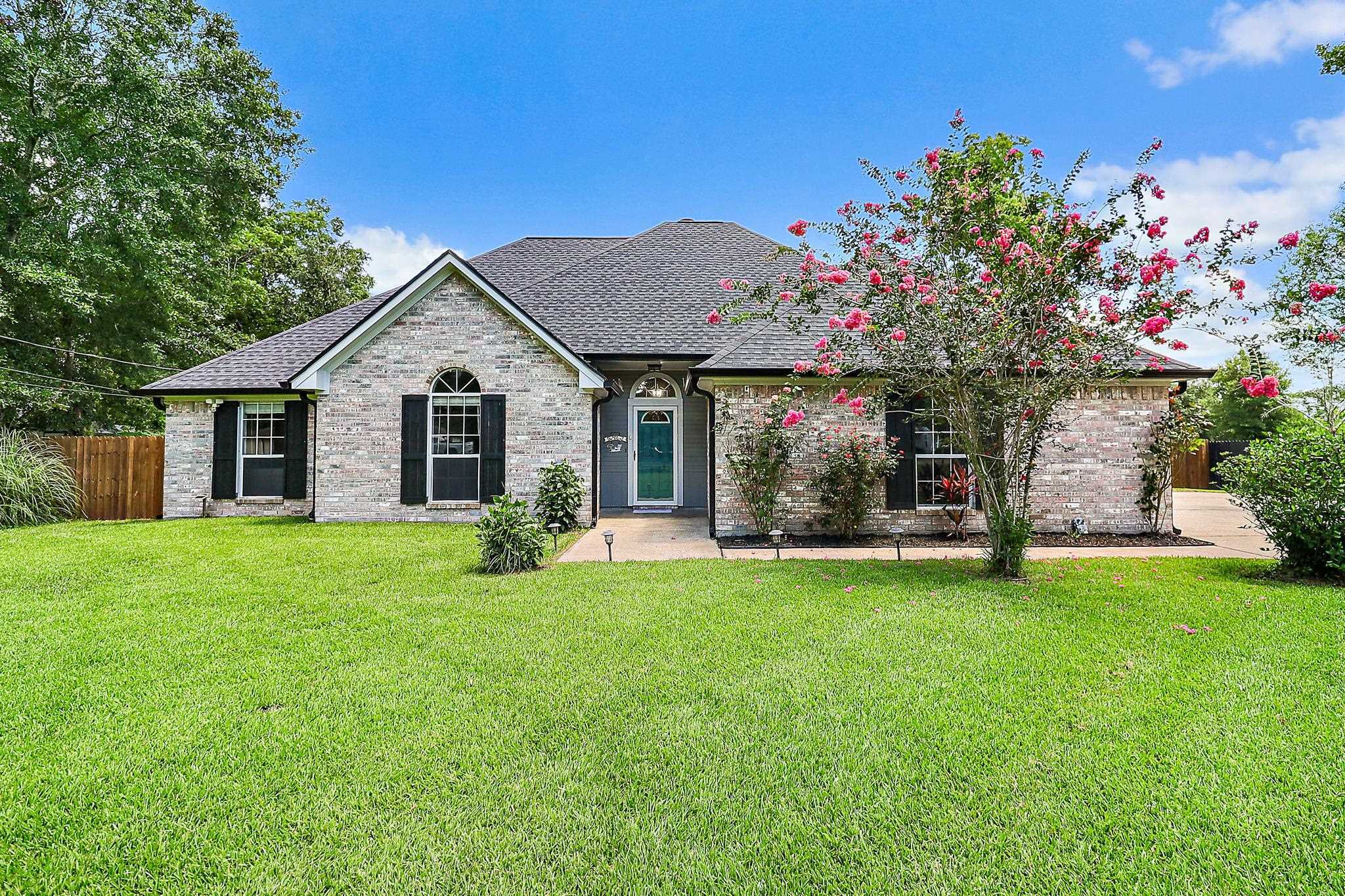 Property Photo:  244 McBride St  TX 77665 