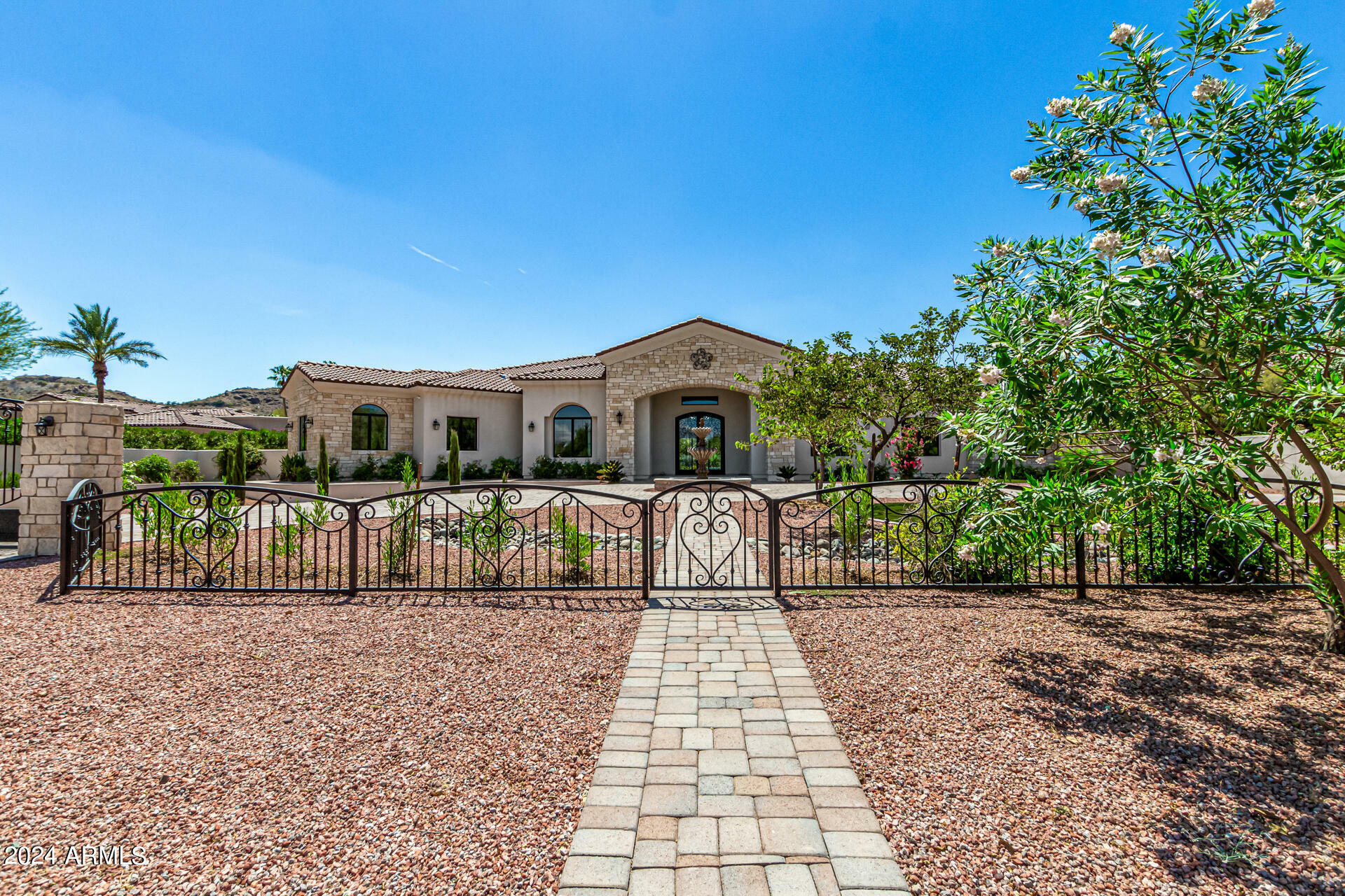 Property Photo:  7568 N Mockingbird Lane  AZ 85253 