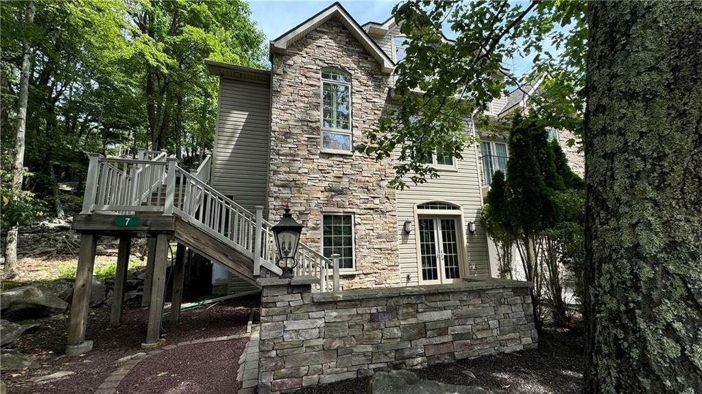 Property Photo:  7 Wildbriar Court  PA 18624 