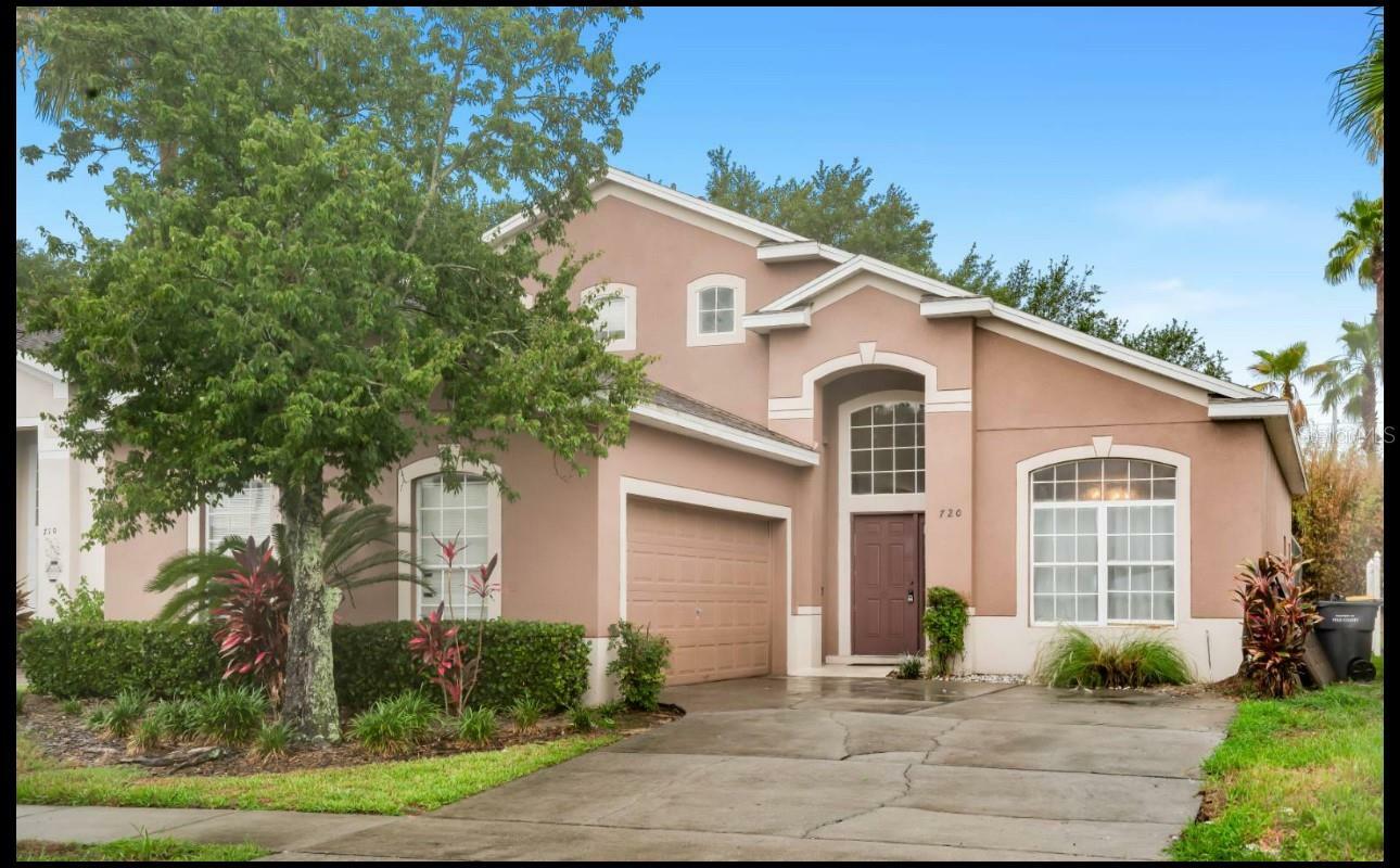 Property Photo:  720 Bloomingdale Drive  FL 33897 