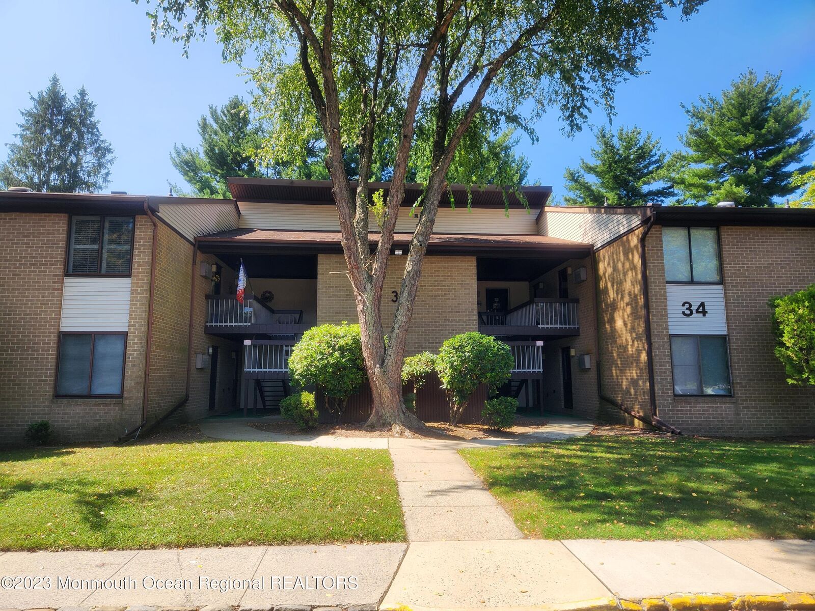 Property Photo:  34 Meadow Green Circle  NJ 07726 