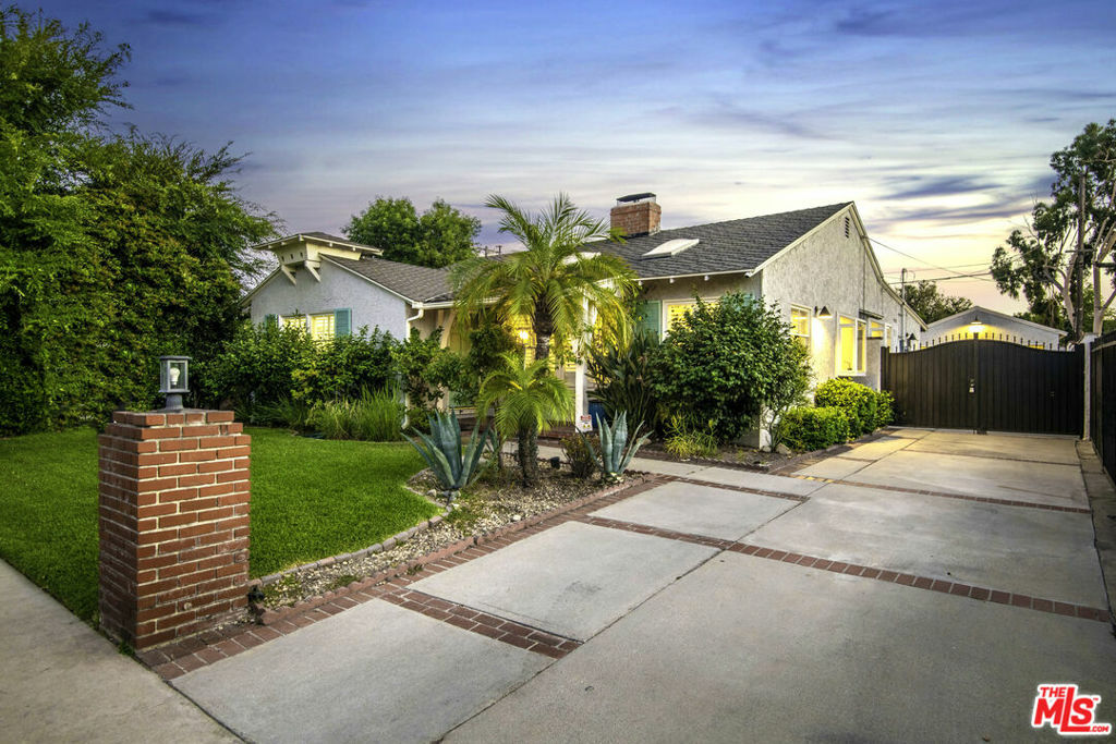 Property Photo:  5715 Bucknell Avenue  CA 91607 