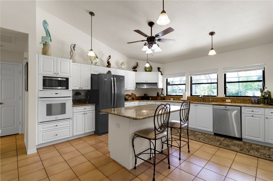 Property Photo:  695 Fox Run SW  FL 32962 