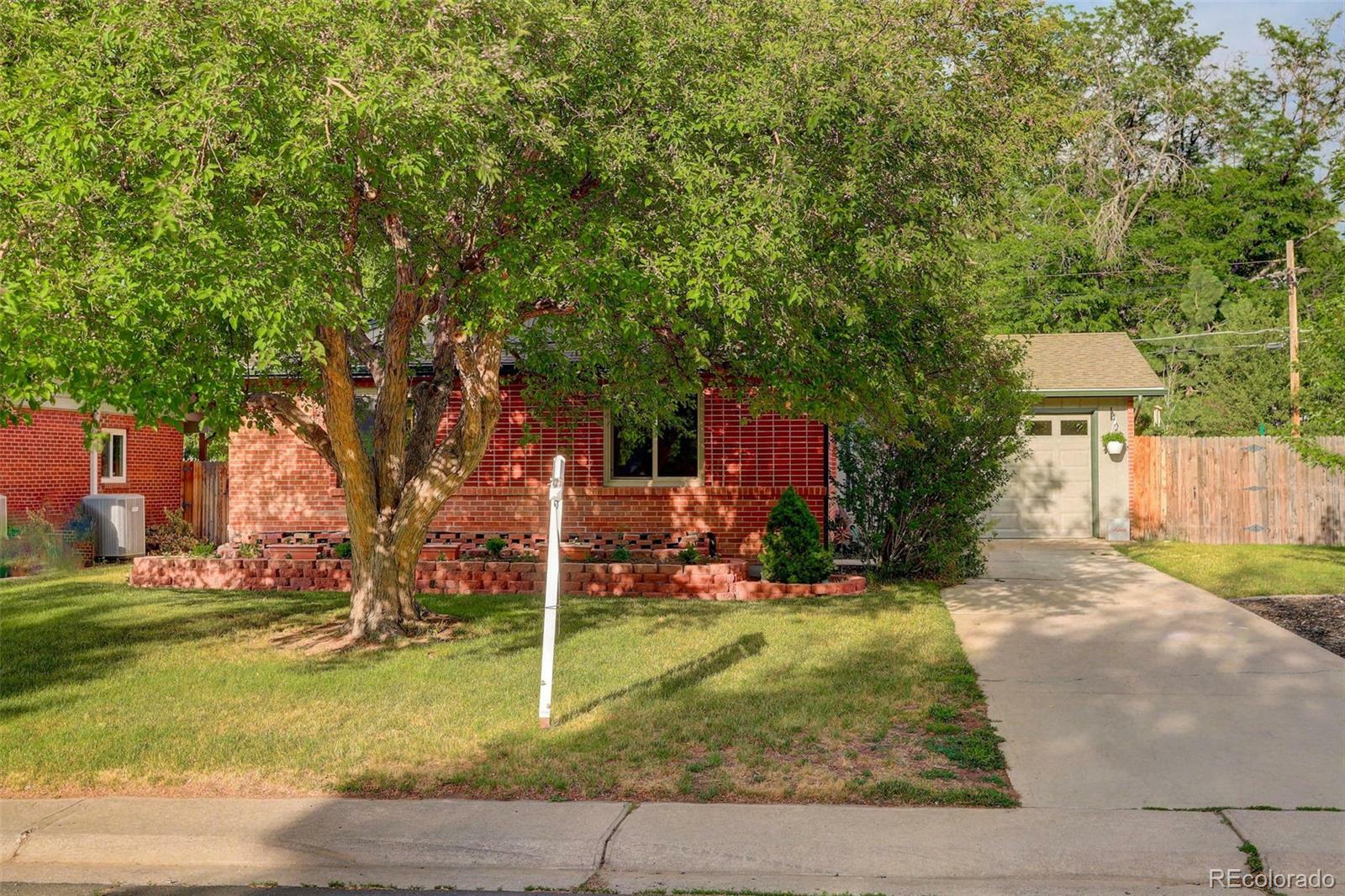 1634 S Elm Street  Denver CO 80222 photo